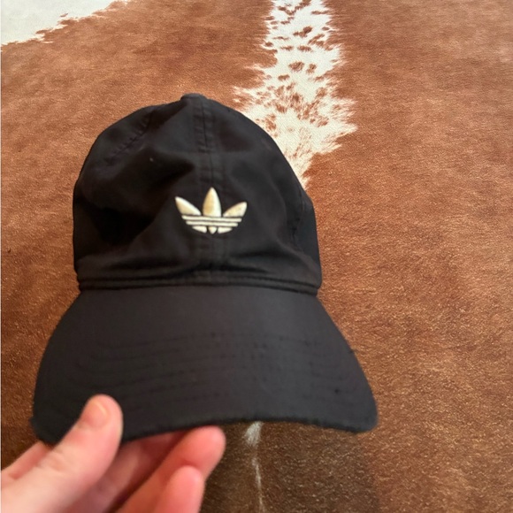 Adidas Classic Black Cap with White Logo - Picture 2 of 6